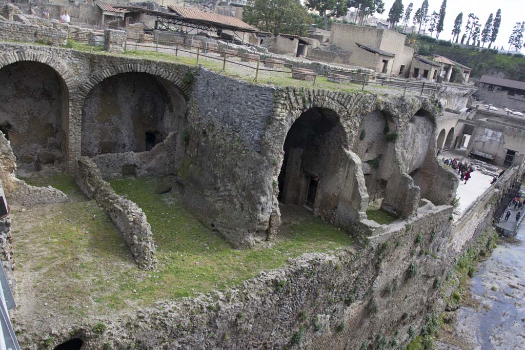 III.1/2/18/19, Herculaneum, March 2019. 
Looking north-east from access bridge towards lower rooms of Casa dell’Albergo with the portico and terrace on the floor above.
Foto Annette Haug, ERC Grant 681269 DÉCOR